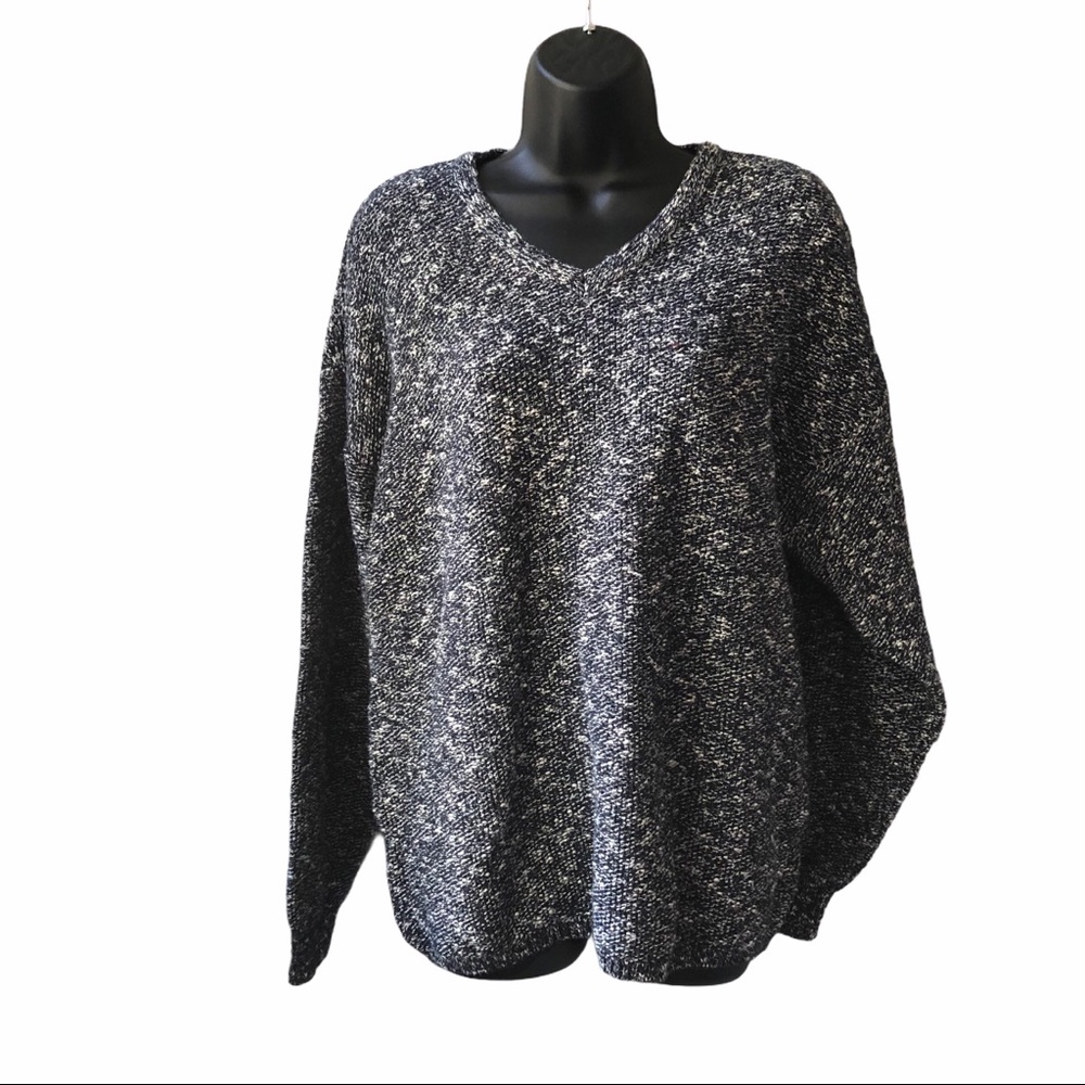 🌻 2/$25 Claiborne V-Neck Sweater Size L